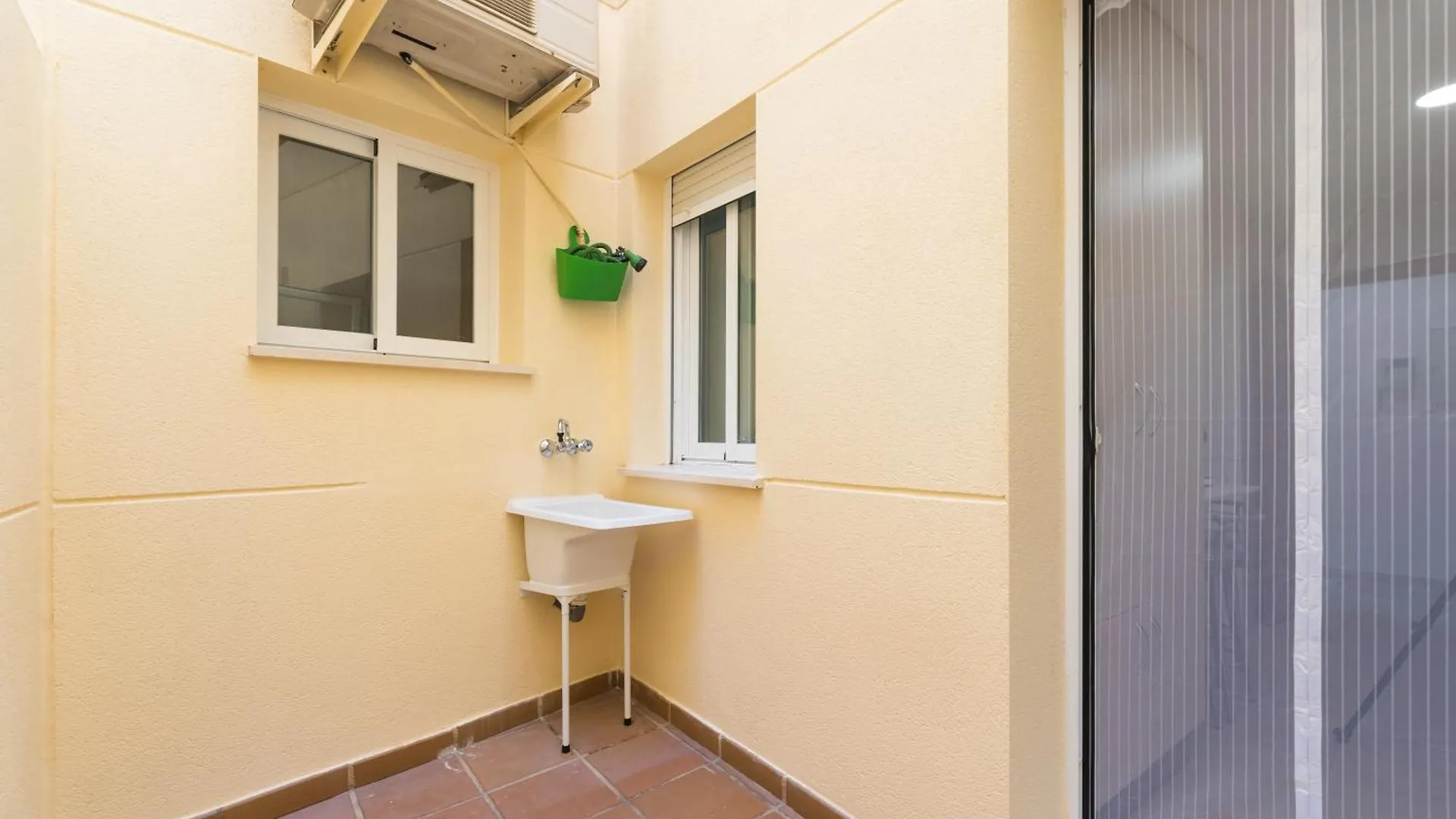 Wintowinrentals Seaside Apartment In トレ・デ・ベナガルボン